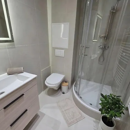 Paulie 3min To Metro Near O2 Arena And Centre * Prague